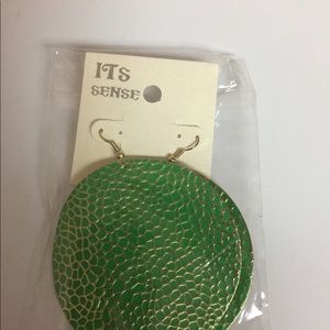 Green gold stream earrings.